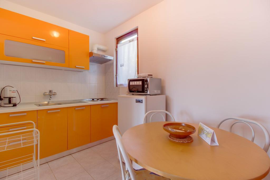 Apartments Villa Julija Mali Lošinj Quarto foto