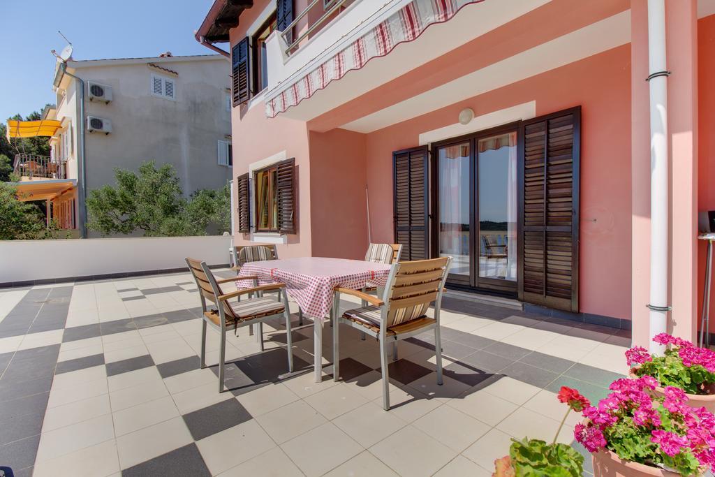 Apartments Villa Julija Mali Lošinj Quarto foto